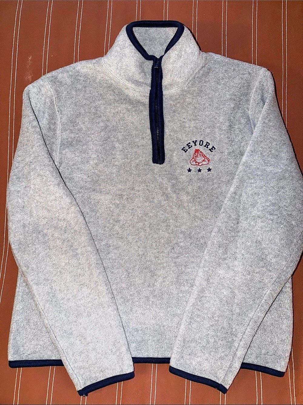Pooh Quarter-Zip Fleece Pullover in Gray Size Medium